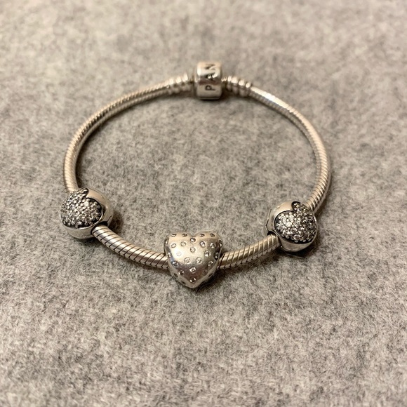 PANDORA Valentine’s Day Bracelet Gift Set - Picture 2 of 7